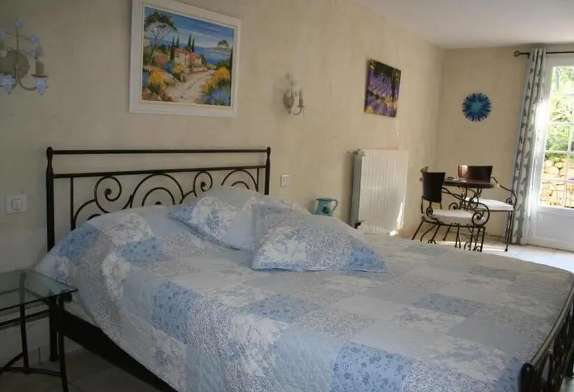 テラス付きスタンダードルーム, Le Mas Des Tarentes Chambres D Hôtes