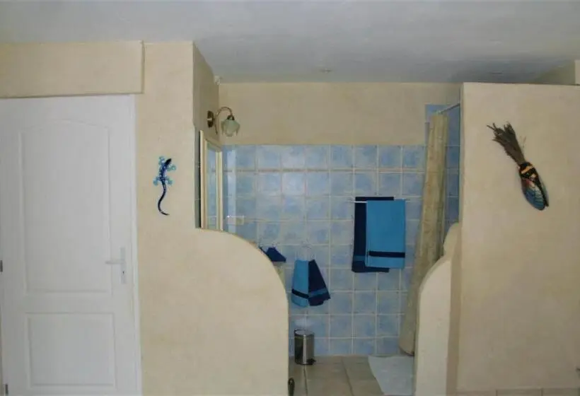 テラス付きスタンダードルーム, Le Mas Des Tarentes Chambres D Hôtes