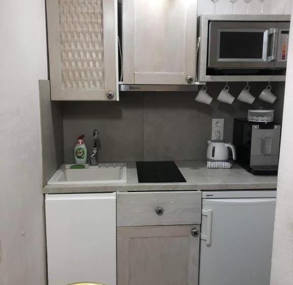 اتاق استاندارد چهار تخته, Dp Art Residence   Self Check In