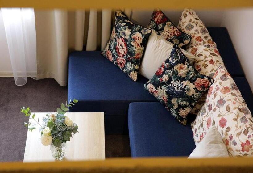 اتاق خانوادگی, Dp Art Residence Self Check In