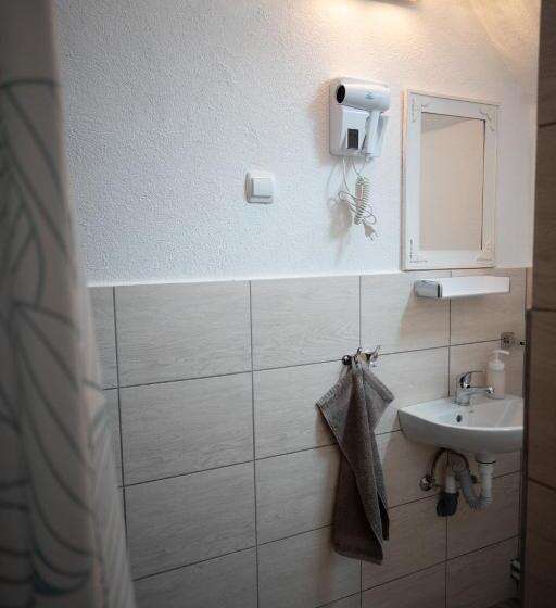 标准三人间, Józsa Vendégház