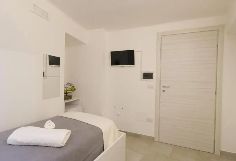 スタンダードシングルルーム, B&b Del Corso