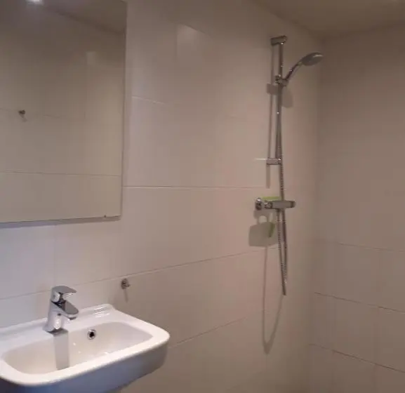 デラックスルーム, B&b Stripsein
