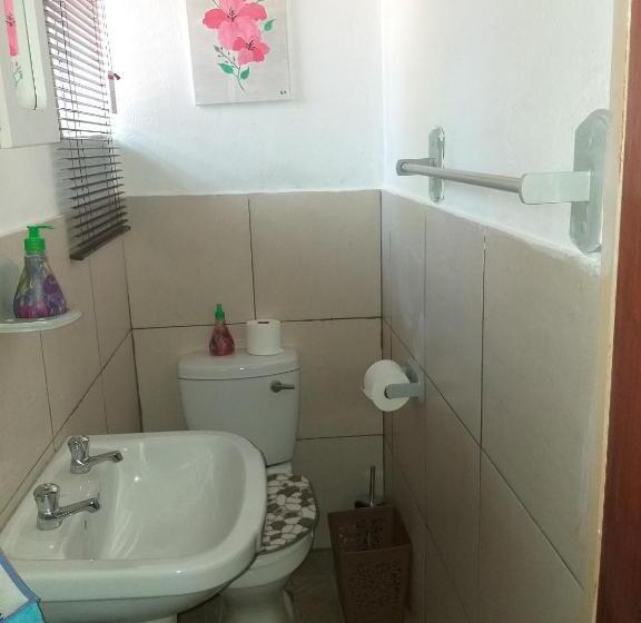 اتاق لوکس خانوادگی, Home Sweet Home