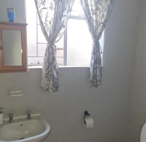 اتاق سوپریور, Home Sweet Home