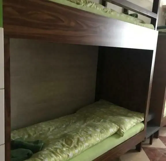 اتاق خانوادگی, Viktoria