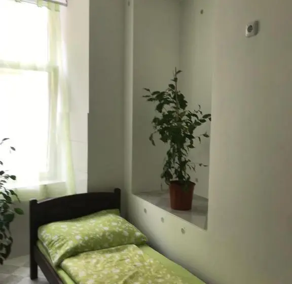 اتاق استاندارد سه نفره, Viktoria
