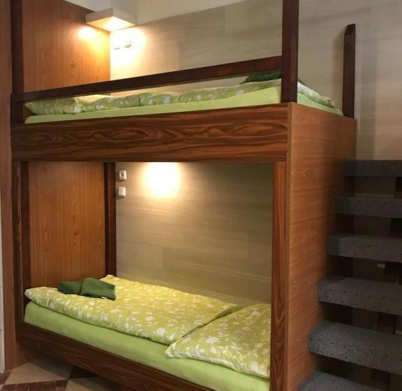 اتاق خانوادگی, Viktoria