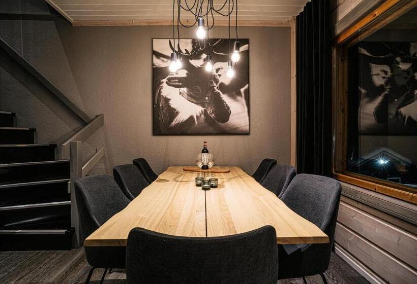 Полулюкс, Levi Black Apartments