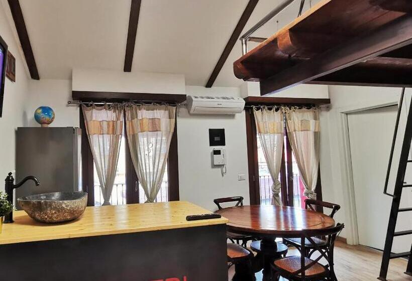 דירת חדר עם טרסה, Regis B&b Camere Centro Storico