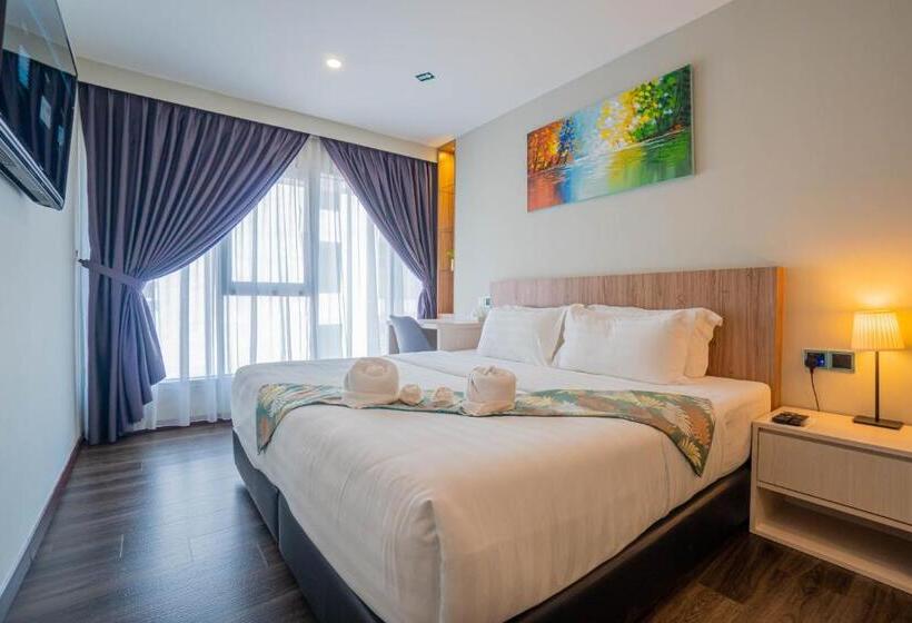 Junior Suite, Flypod