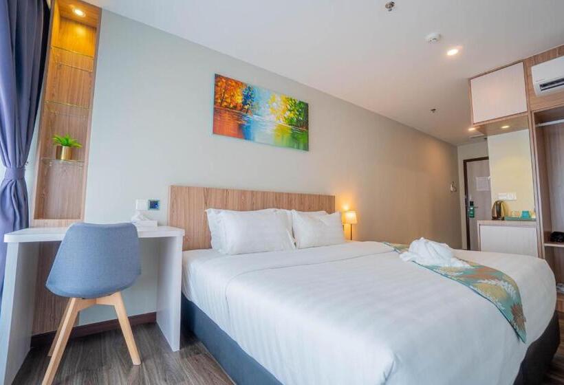 Junior Suite, Flypod