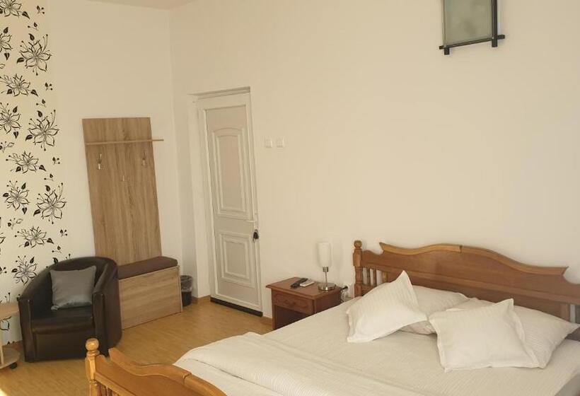 Номер Стандарт с Балконом, Bonton Rooms