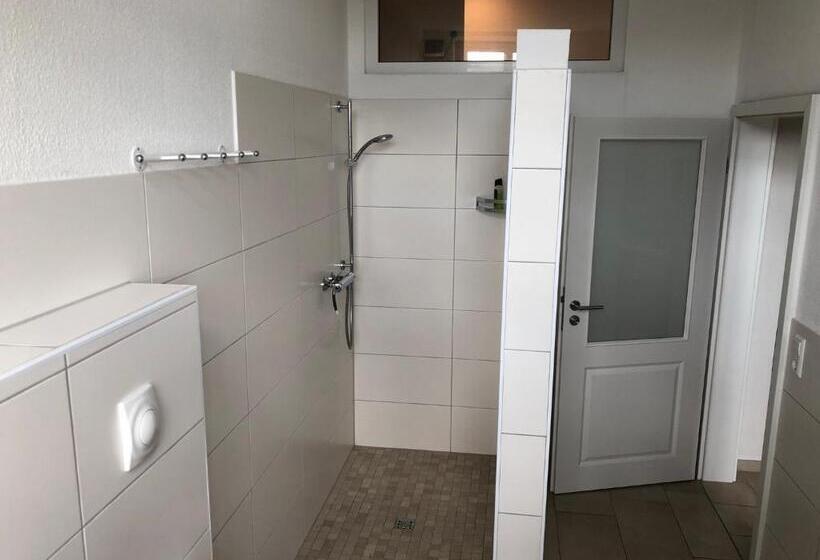 标准单人间, Hof Jüttmann