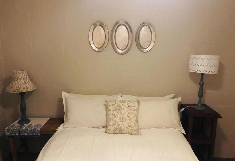 غرفة عائلية, Yellow House Prince Albert