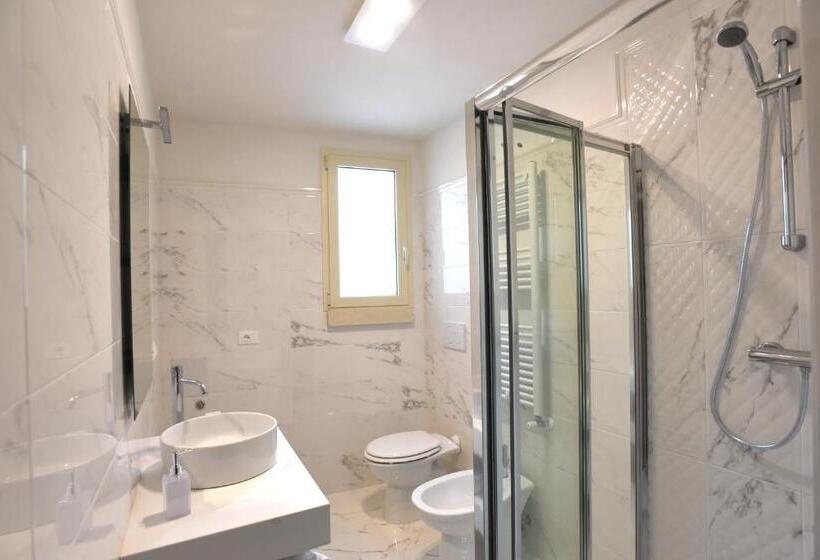 חדר סטנדרט, Agorà