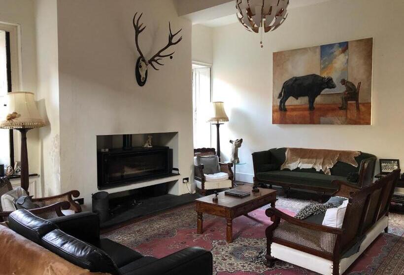 标准间, Caynham Court