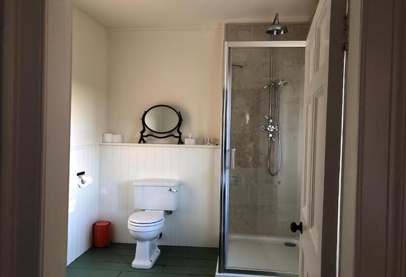 标准间, Caynham Court