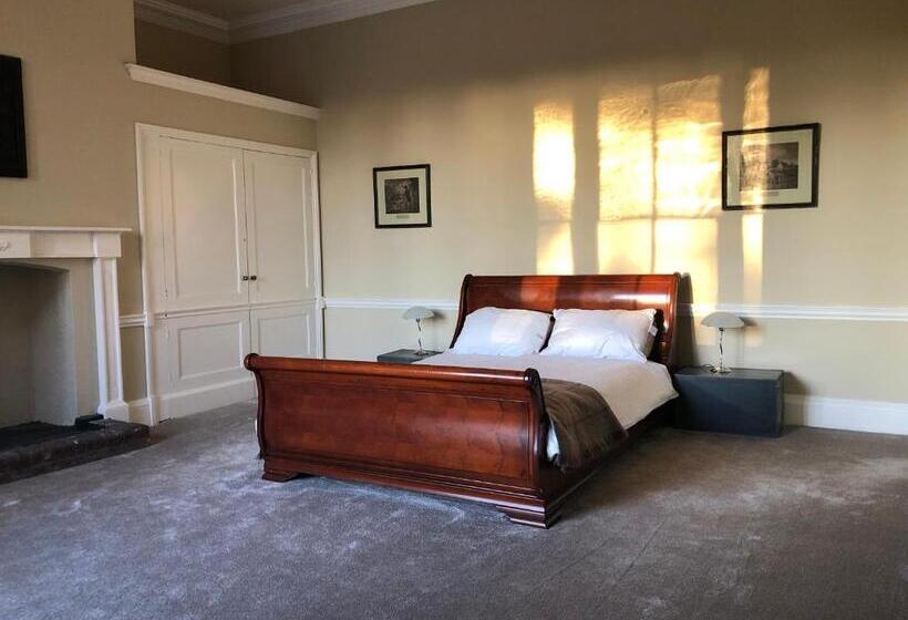 Номер Стандарт, Caynham Court