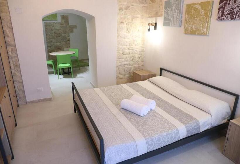 דירת חדר בקומת קרקע, Locus Pendinelli Trani