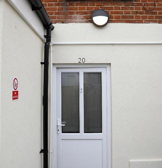 １ベッドルームハウス, Contractor Friendly From  Tobs Norwich