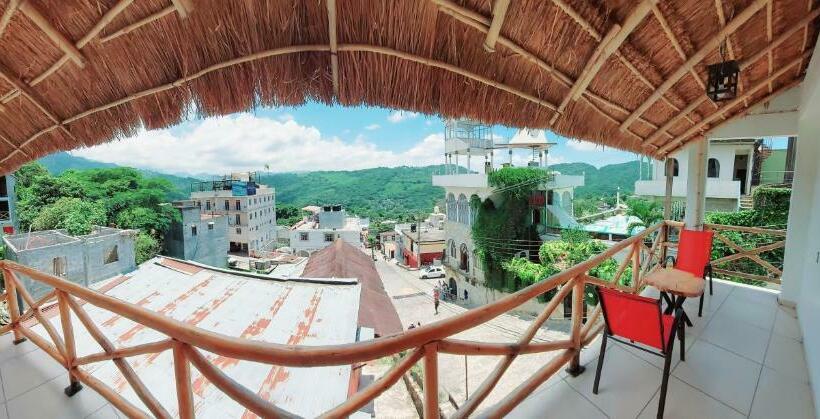 غرفة قياسية ثلاثية مزودة بشرفة, Sierra Linda