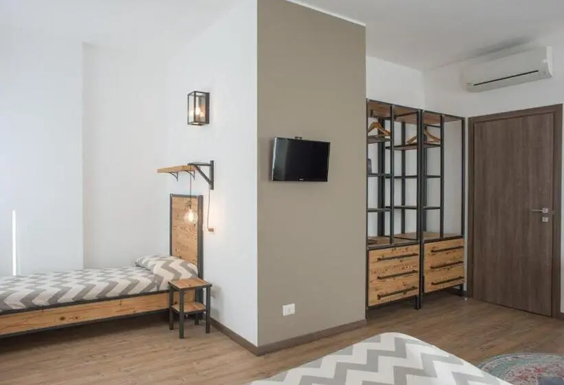 اتاق لوکس, Officina Rooms