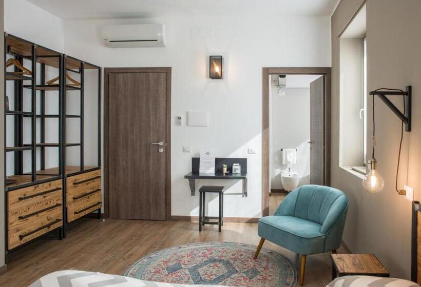 اتاق لوکس, Officina Rooms