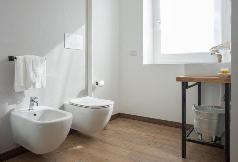 اتاق لوکس, Officina Rooms