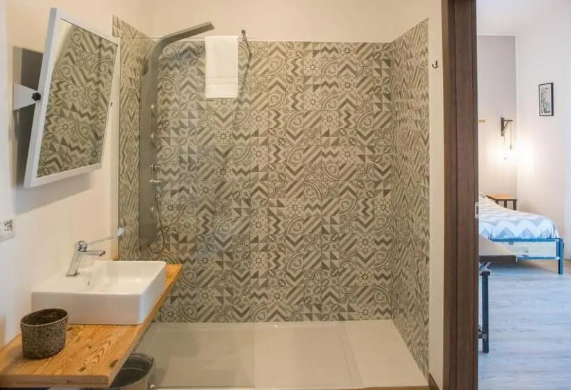 اتاق استاندارد با تخت بزرگ برای معلولان, Officina Rooms
