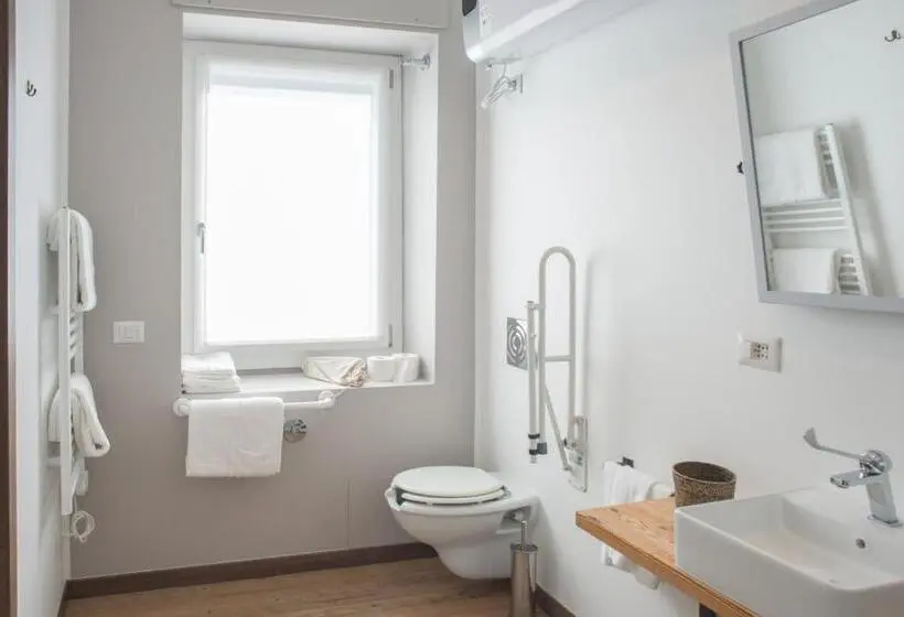 اتاق استاندارد با تخت بزرگ برای معلولان, Officina Rooms