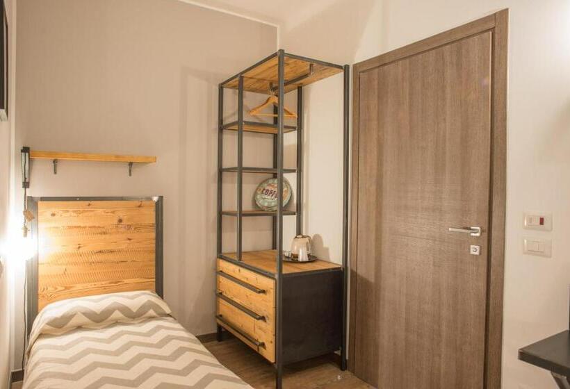 اتاق استاندارد با تخت بزرگ برای معلولان, Officina Rooms