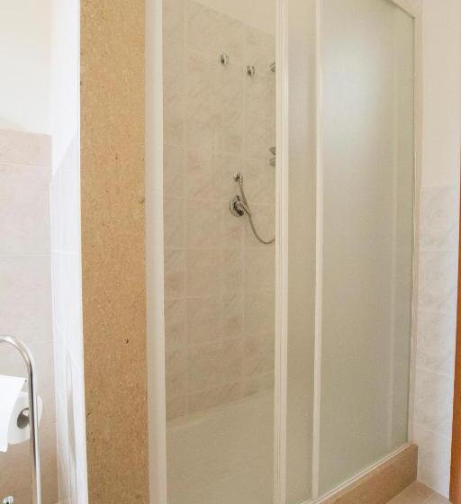 غرفة قياسية ثلاثية, Le Maschere B&b