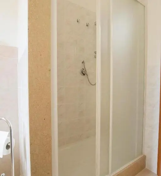 Standard Kolmen Hengen Huone, Le Maschere B&b