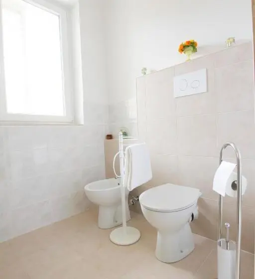 Standard Kolmen Hengen Huone, Le Maschere B&b
