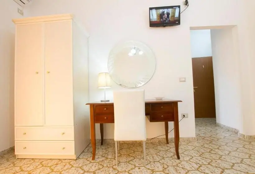 Standard Kolmen Hengen Huone, Le Maschere B&b