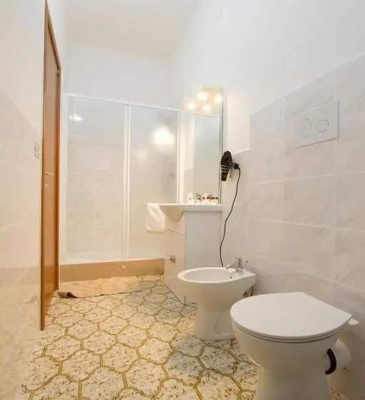 Standard Kolmen Hengen Huone Parveke, Le Maschere B&b