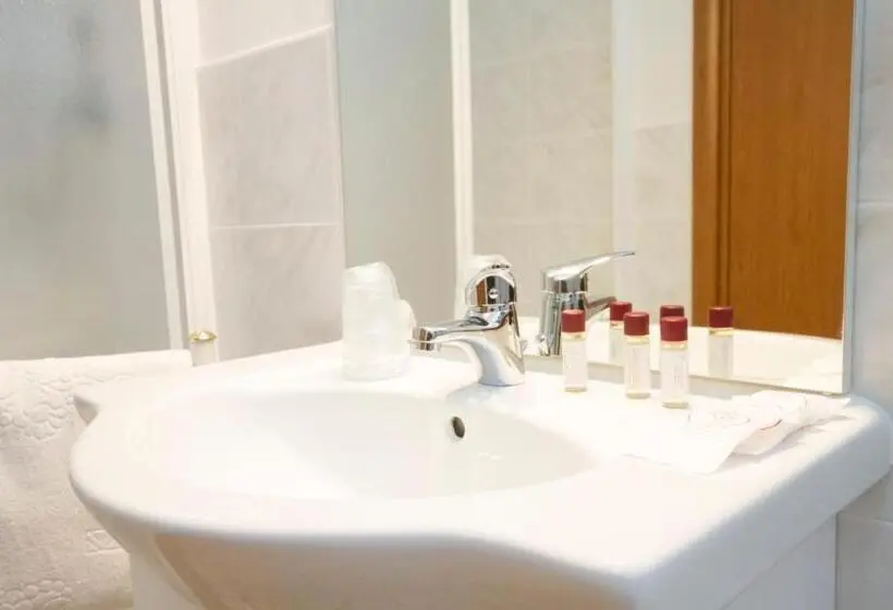 Standard Kolmen Hengen Huone Parveke, Le Maschere B&b