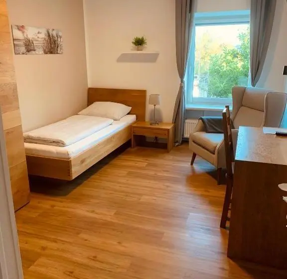 Habitación Estándar Individual, Leo