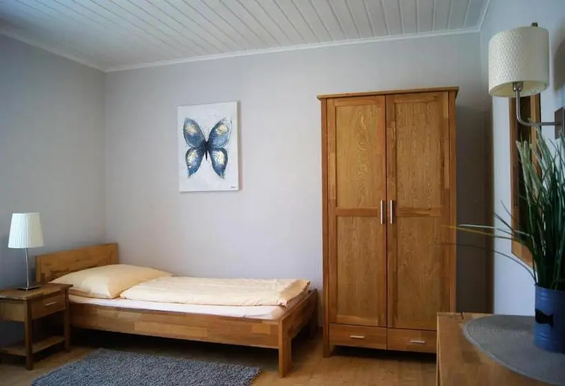 Habitación Estándar Individual, Leo