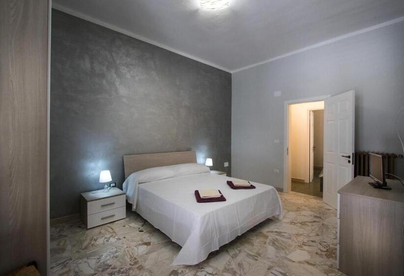 חדר בסיסי לשלושה, Dimora Varchi