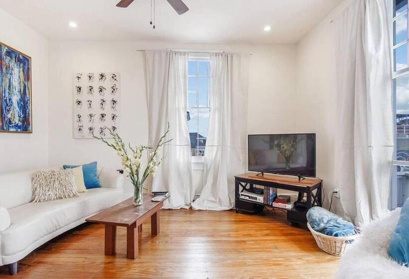 آپارتمان 1 خوابه با بالکن, Freret Apartments Near Streetcar & Tulane