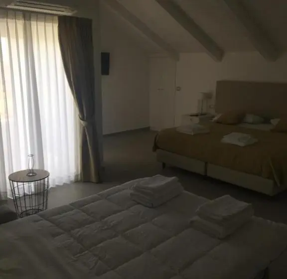 スタンダード４人部屋, Villa Donatella