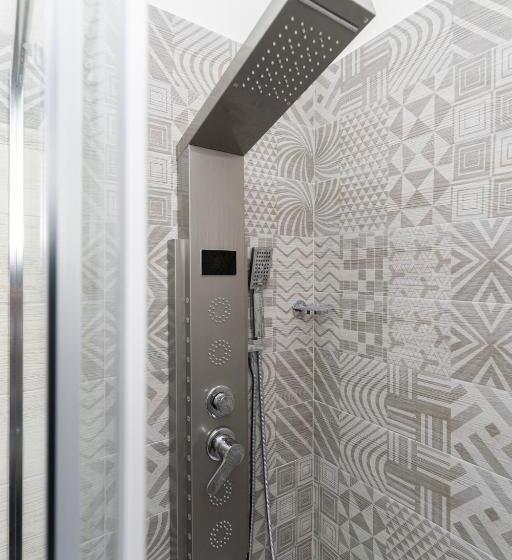 豪华三人间, B&b Golden House & Spa