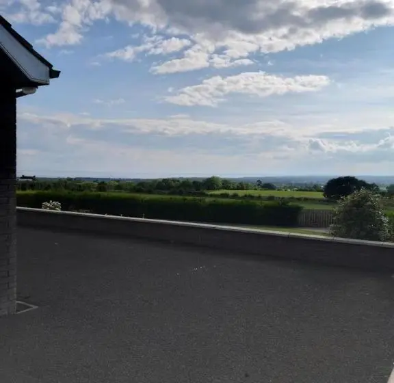 اتاق اکونومی, Antrim Heights Bnb