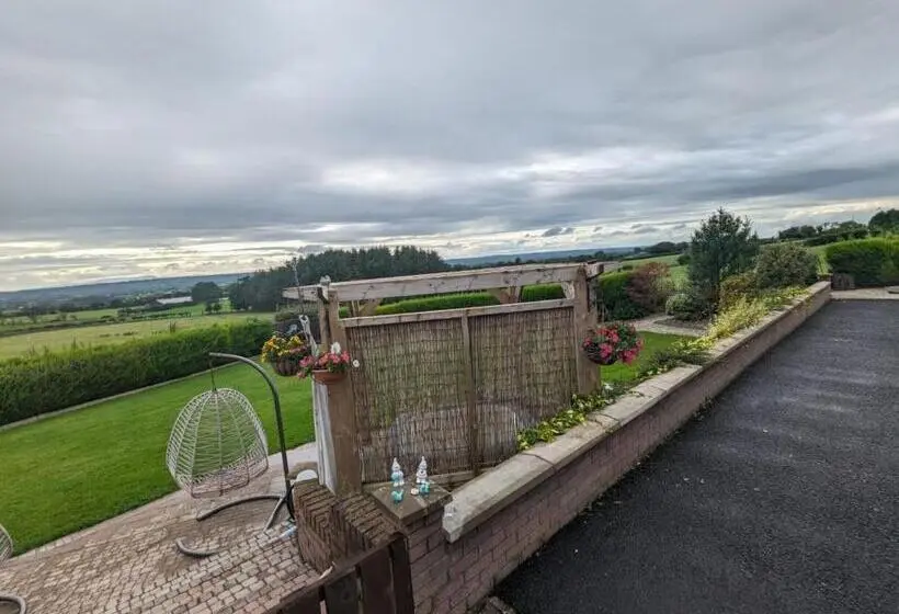 اتاق استاندارد, Antrim Heights Bnb