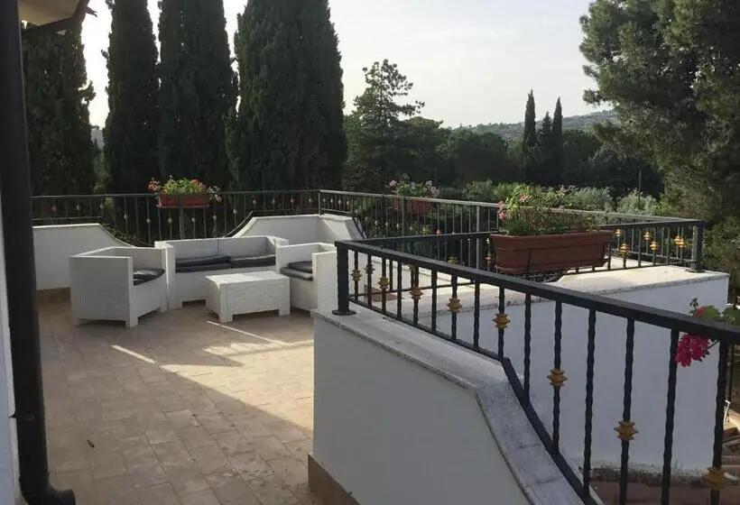 اتاق استاندارد سه نفره, Villa Niscima