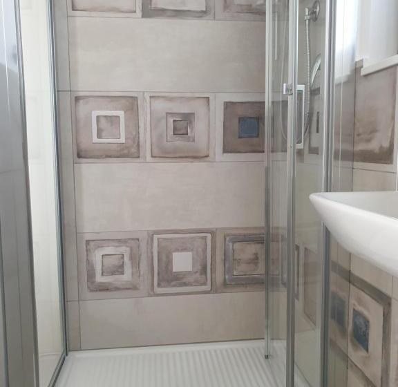 غرفة أساسية, La Dolce Vita