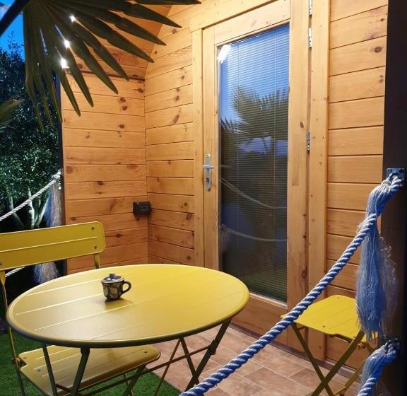 بنجلو قياسى مطلّ علي الحديقة, La Dolce Vita