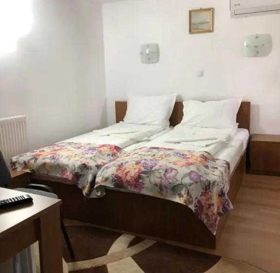 Deluxe-huone, Pensiunea Calea Targovetilor